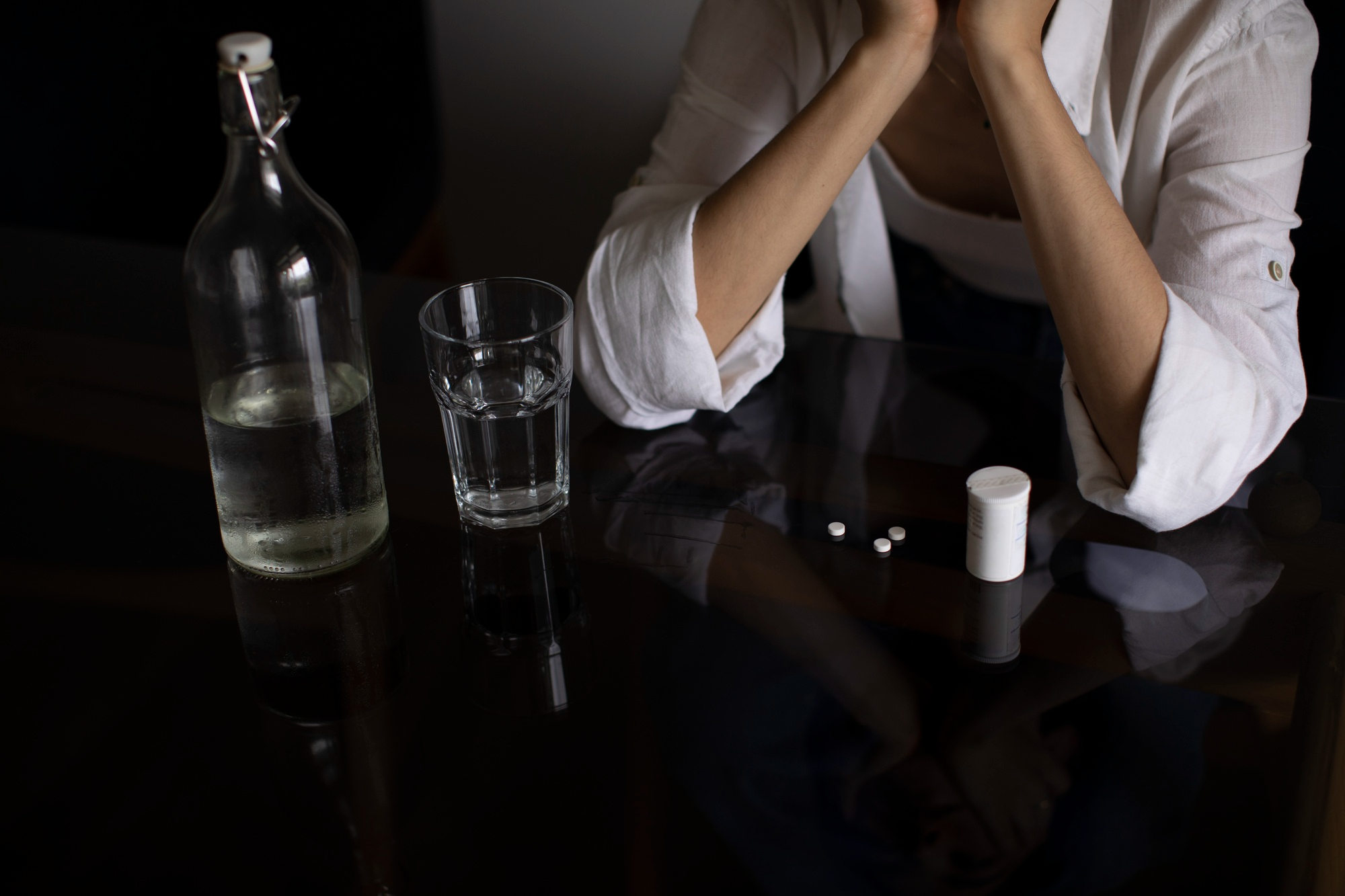 Sesión grupal de ayuda mutua guiada por expertos en desintoxicación y salud mental